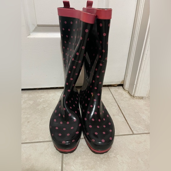 Size 8 Pink Polkadot Rainboots - Picture 2 of 4